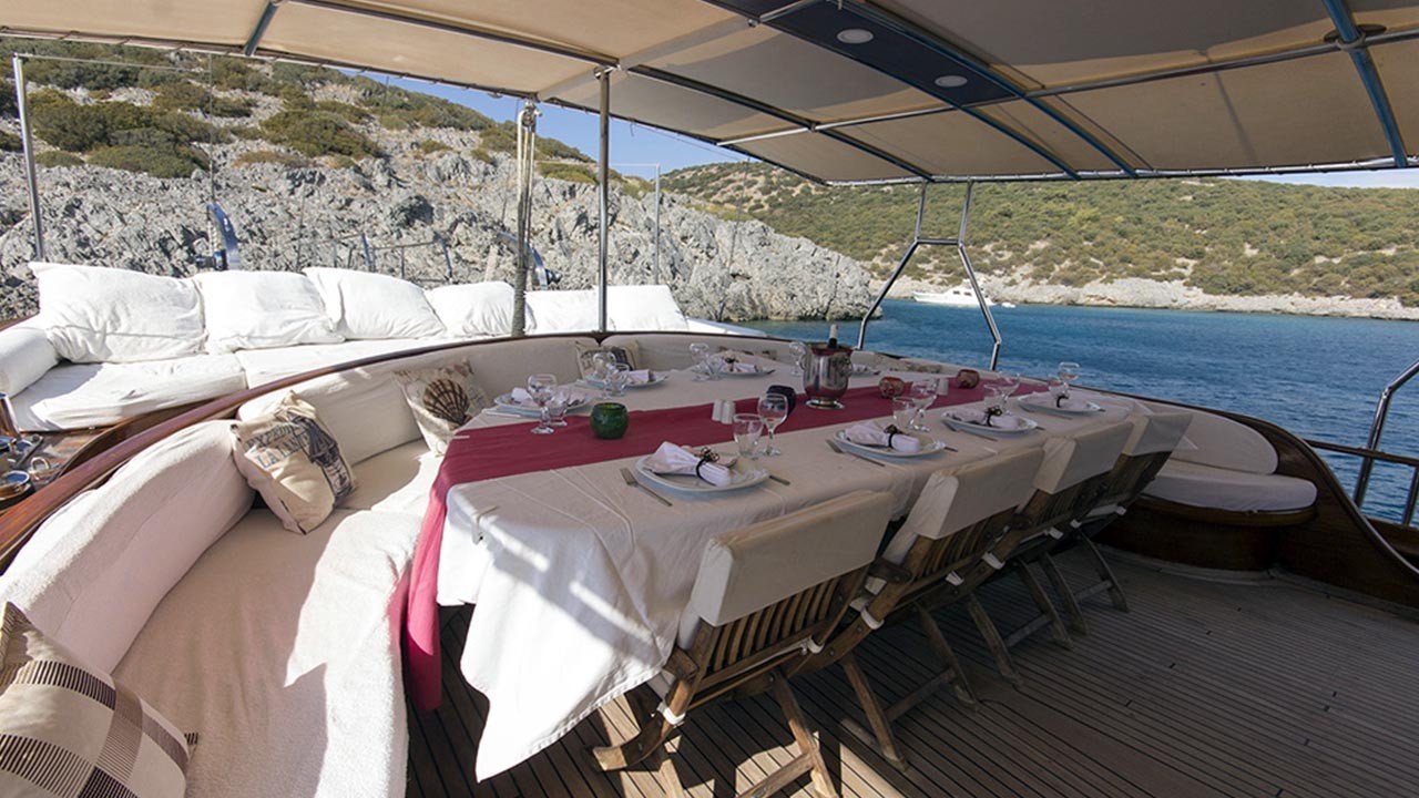 alfresco dining area.jpg