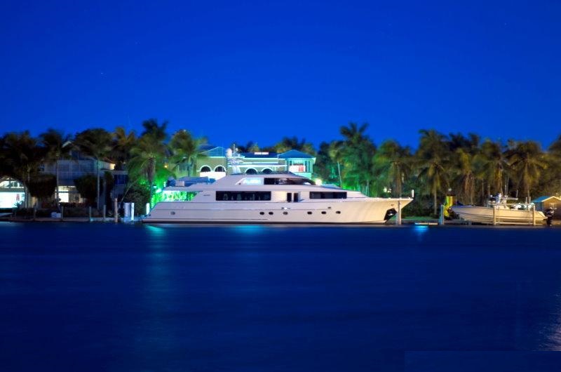 alicia-luxury-yacht-charter-rent-4.jpg