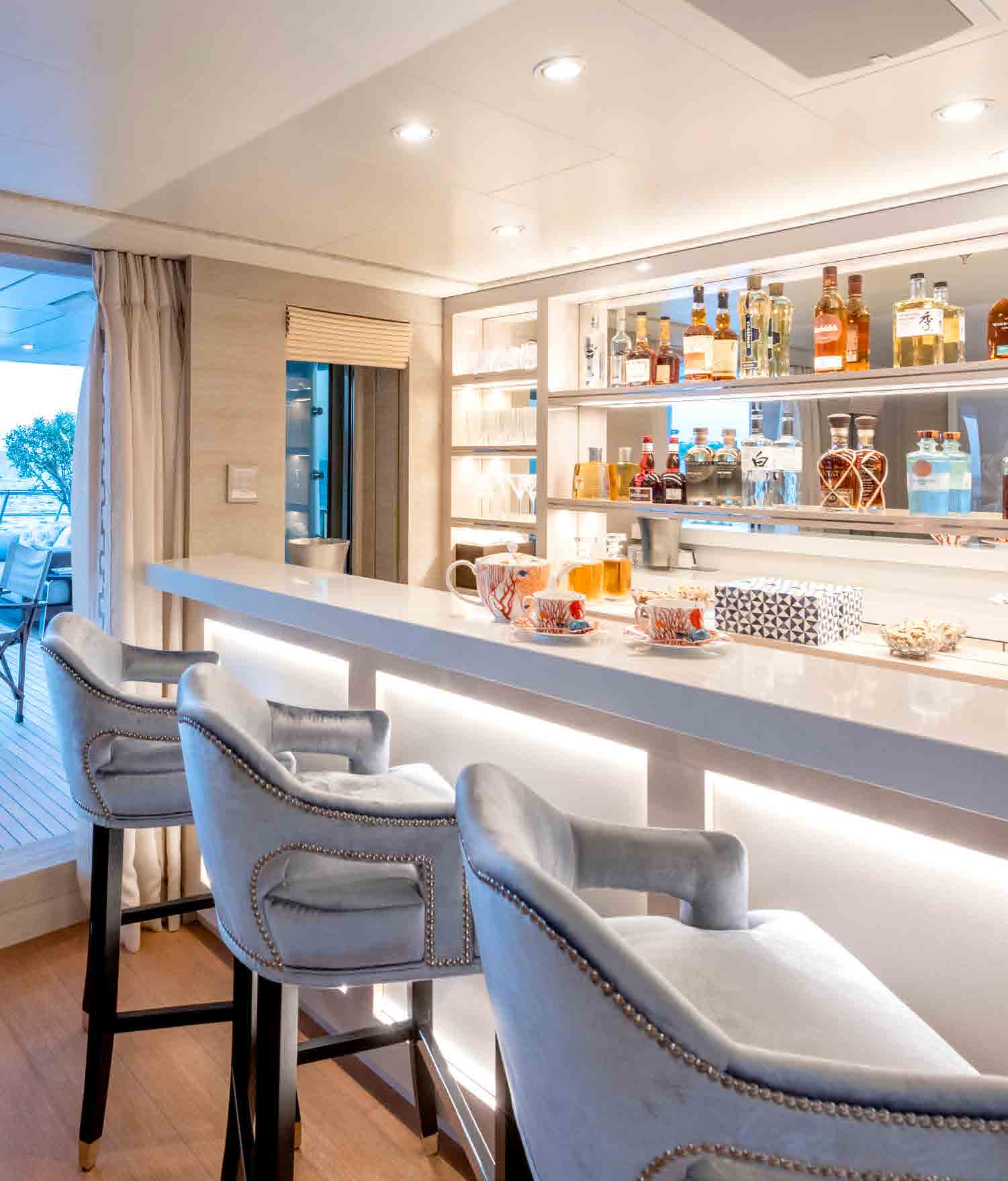 bar with stools.png