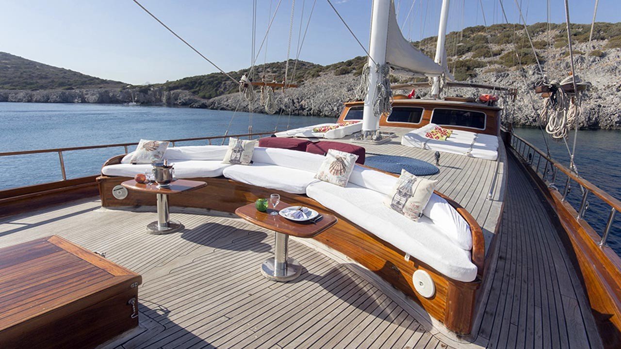 bow sunbathing and seating.jpg