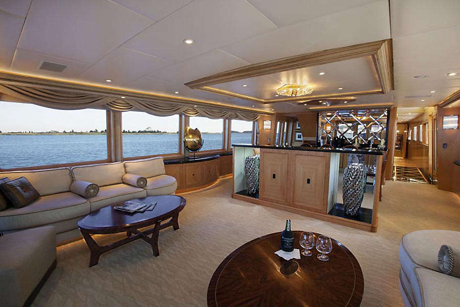 lady-sharon-gale-yacht-saloon.jpg