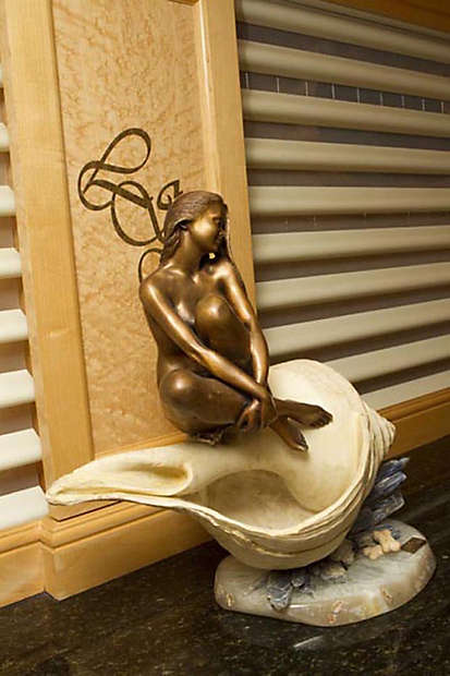 lady-sharon-gale-yacht-statue.jpg