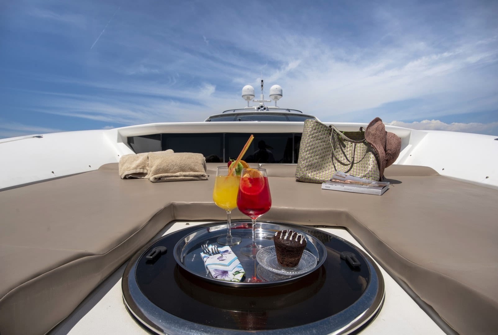 motor yacht MI ALMA26.jpg