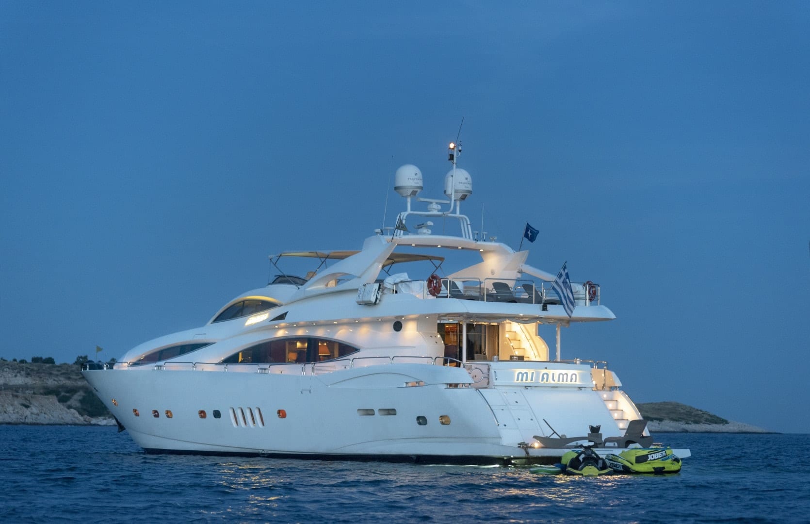 motor yacht MI ALMA37.jpg