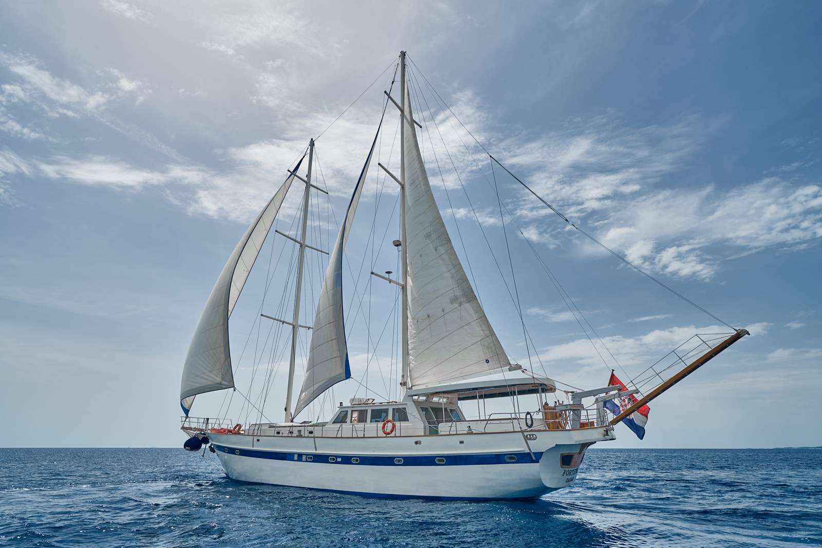 sailing yacht FORTUNA.jpg