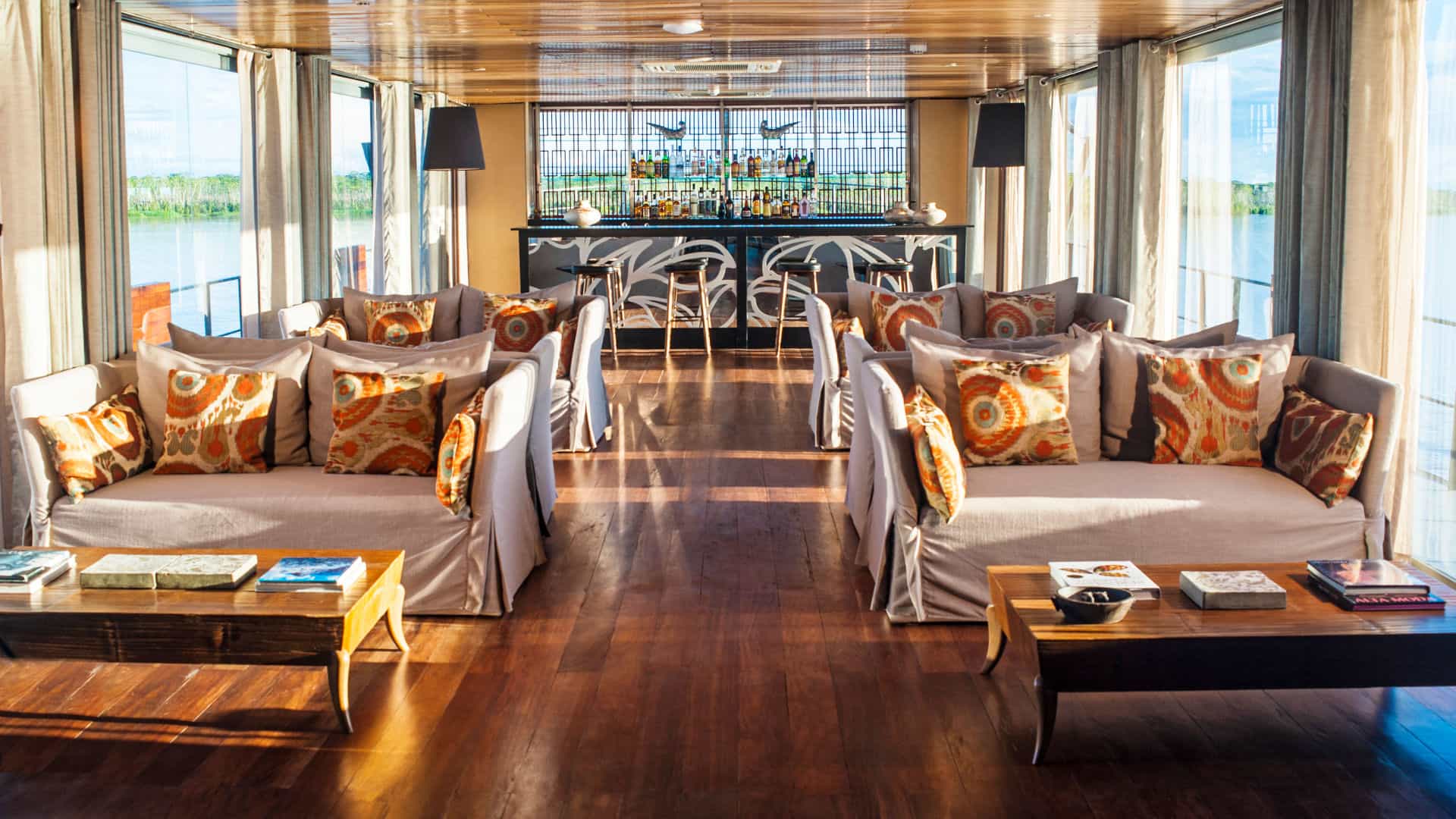 saloon lounge with bar area.jpg