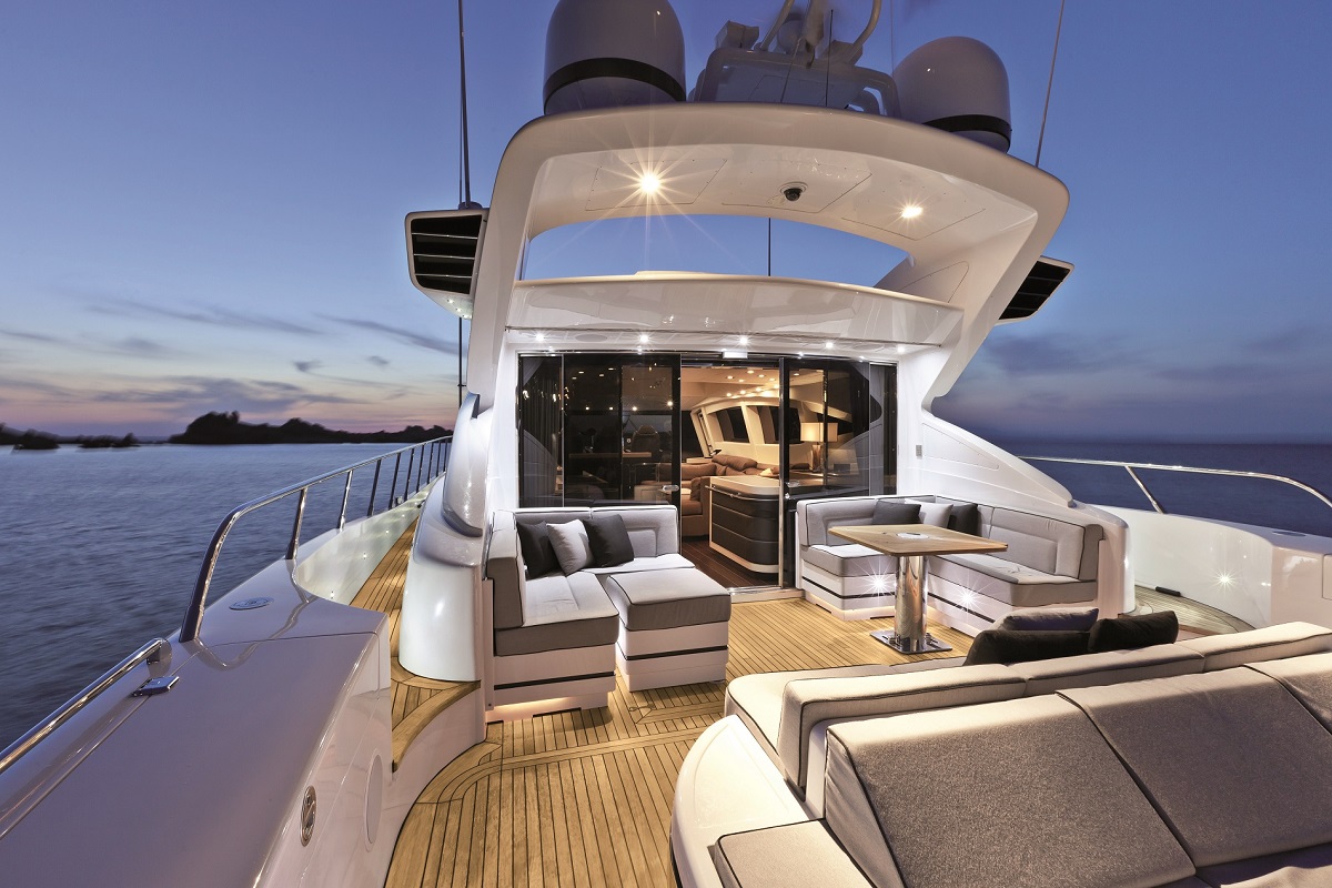 spacious aft deck.jpg