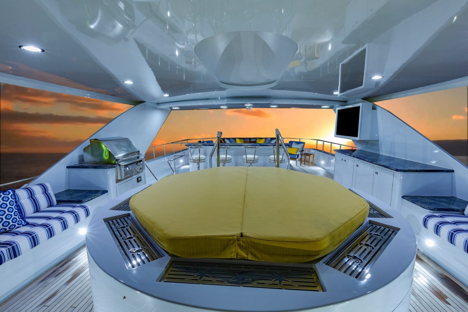 sun deck jacuzzi.jpg
