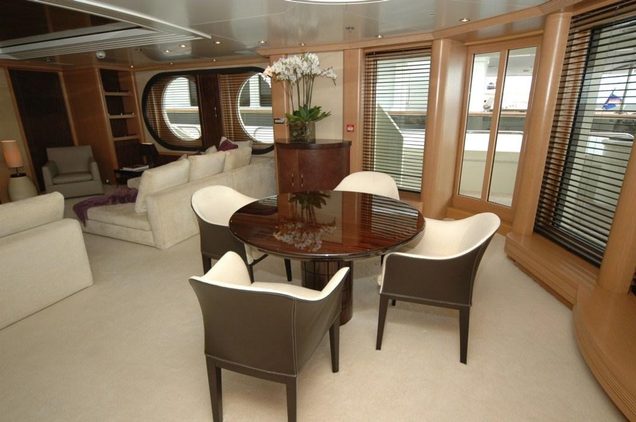 upperdeck_salon1.jpg