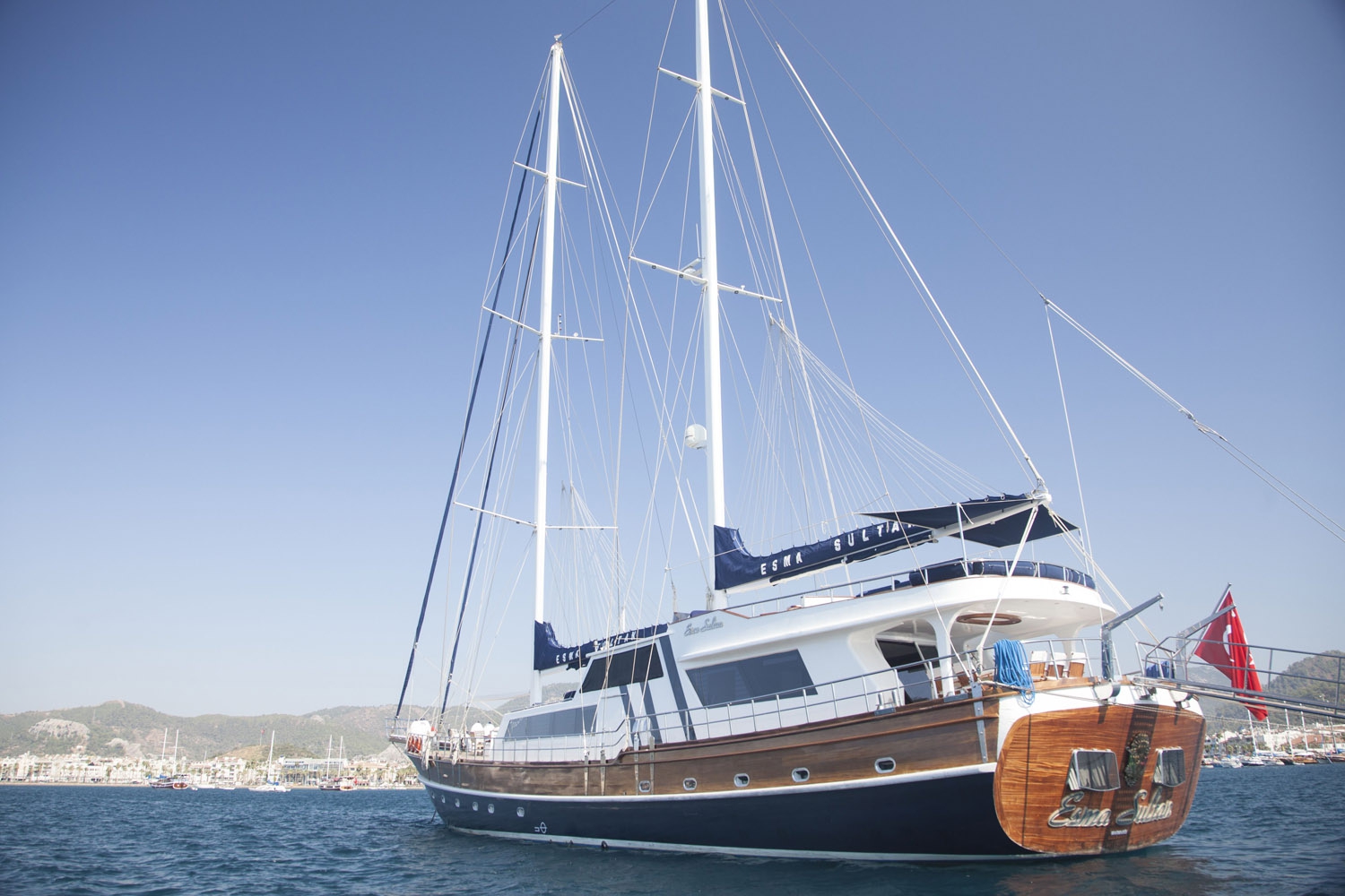 yacht-esma-sultan-ypi-exterior-1.jpg