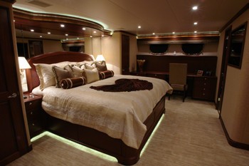 [25m-Yacht-SEAS-THE-MOMENT]-7561-102.jpg