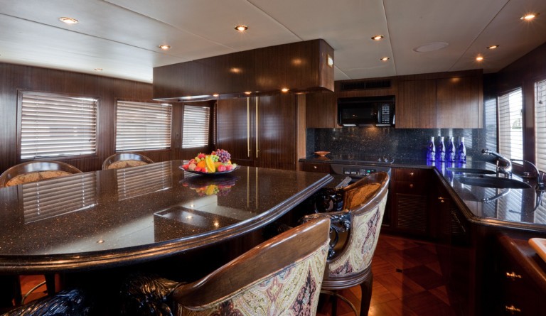 [30m-Yacht-SUNDAY-MONEY]-7590-157.jpg