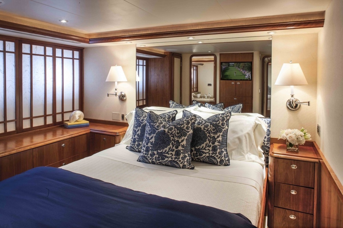 [34m-Yacht-SHARON-LEE]-7242-162.jpg