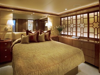 [34m-Yacht-SHARON-LEE]-7242-180.jpg