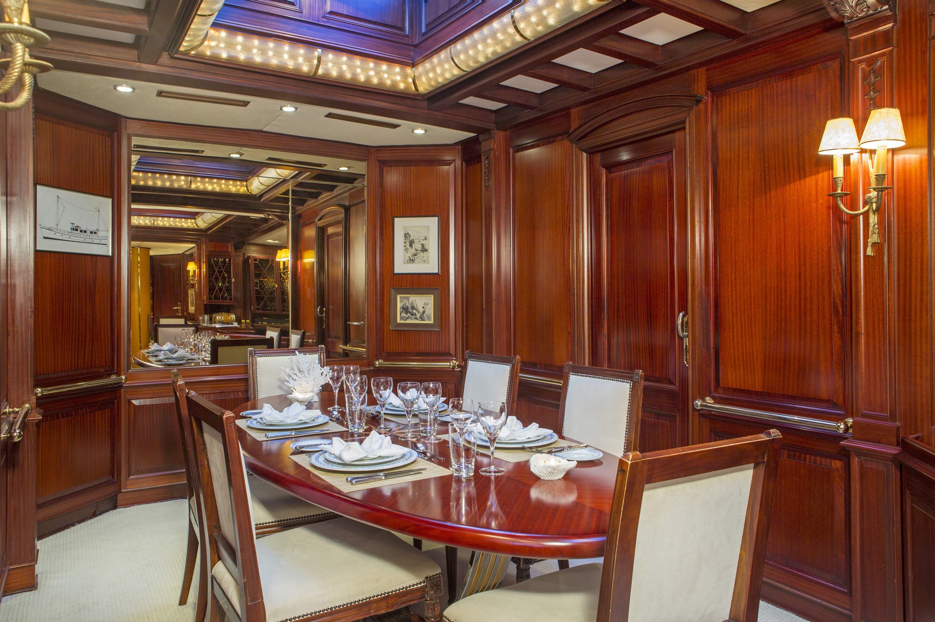 [38m-Yacht-GLORIA]-7944-131.jpg