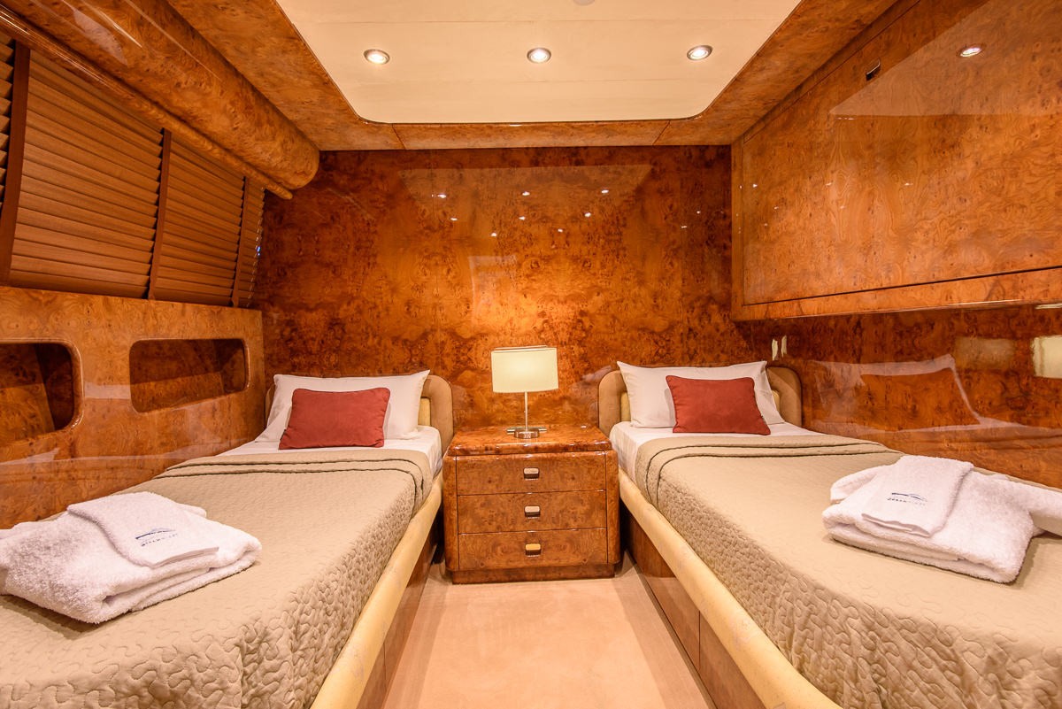 [38m-Yacht-OCEAN-GLASS]-7977-25.jpg