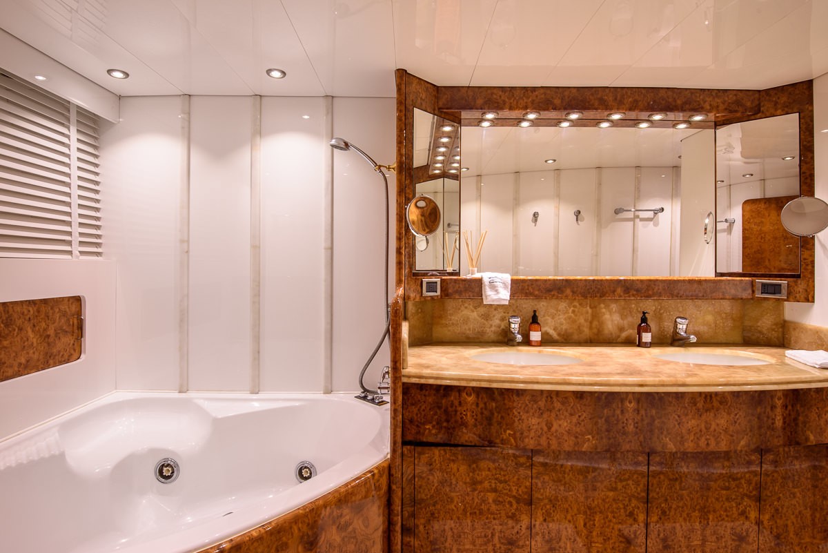 [38m-Yacht-OCEAN-GLASS]-7977-99.jpg