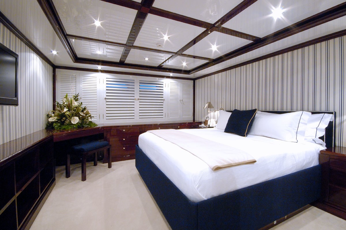 [42m-Yacht-OXYGEN]-7042-70.jpg