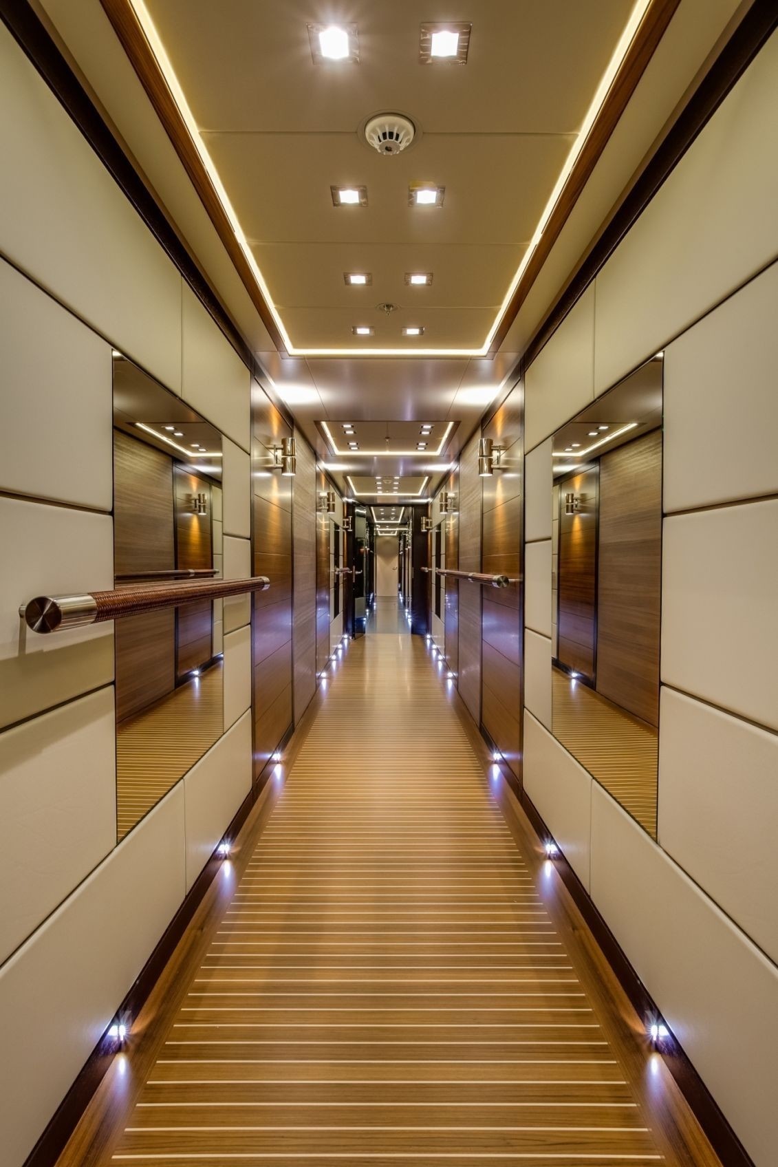[63m-Yacht-PARTY-GIRL]-7575-156.jpg
