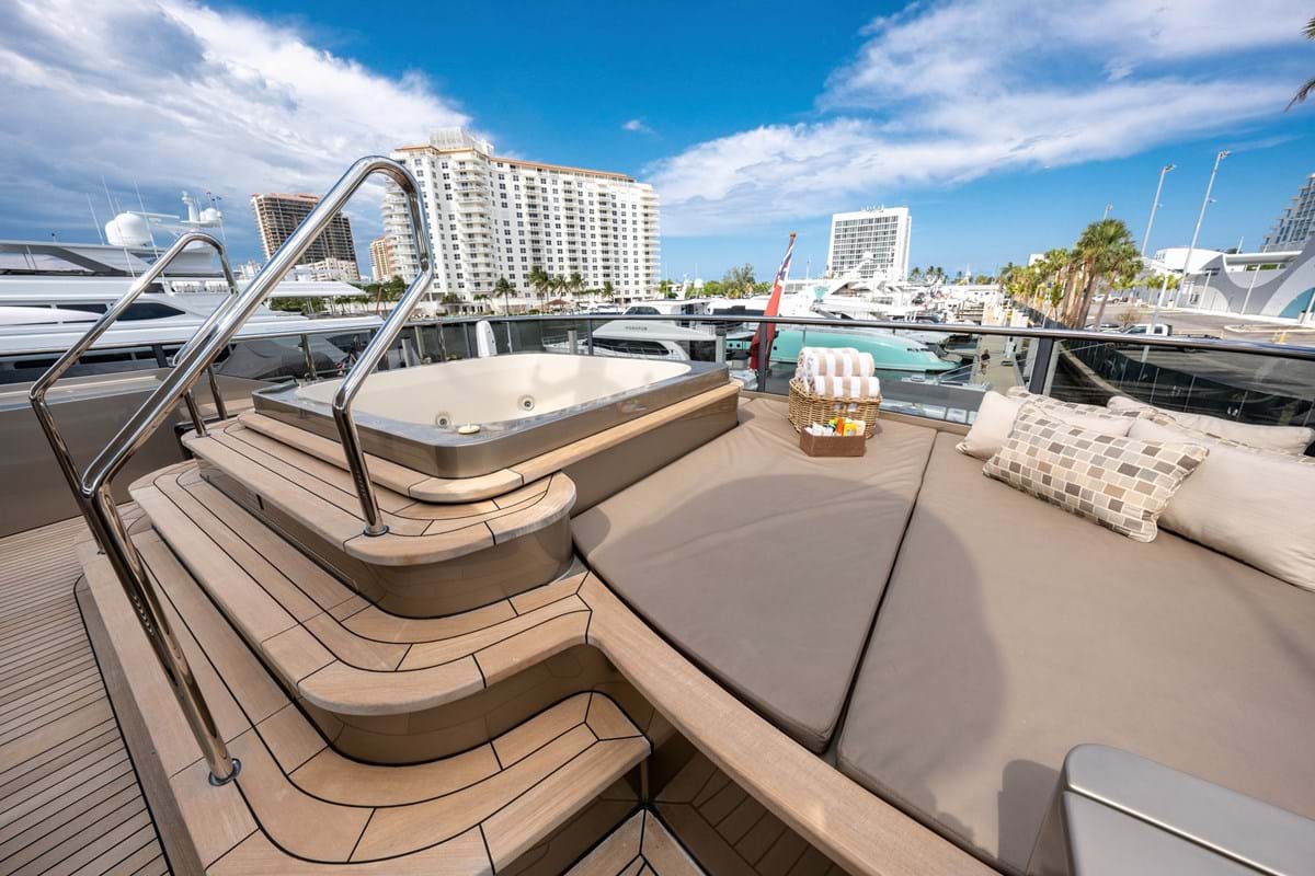 [MOTOR-YACHT-LORETTA-ANNE-EX-ALLOGANTE]-7444-14.jpg