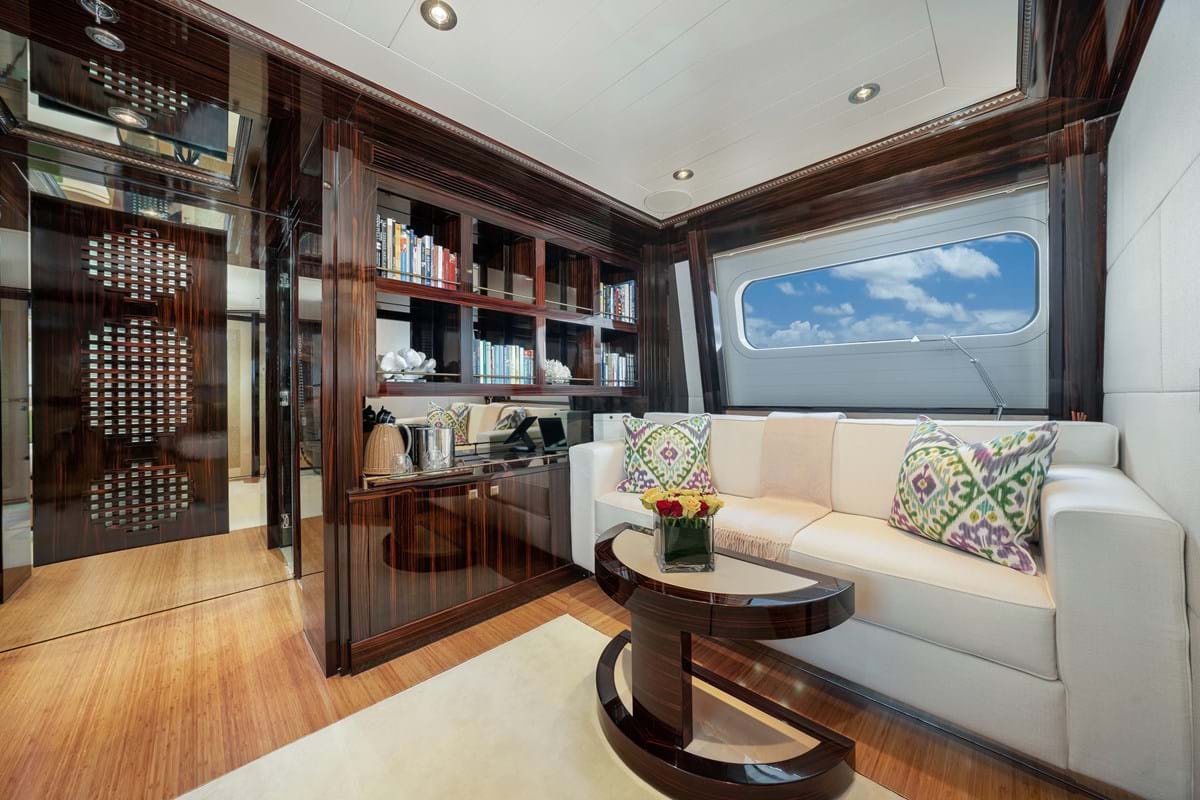 [MOTOR-YACHT-LORETTA-ANNE-EX-ALLOGANTE]-7444-8.jpg