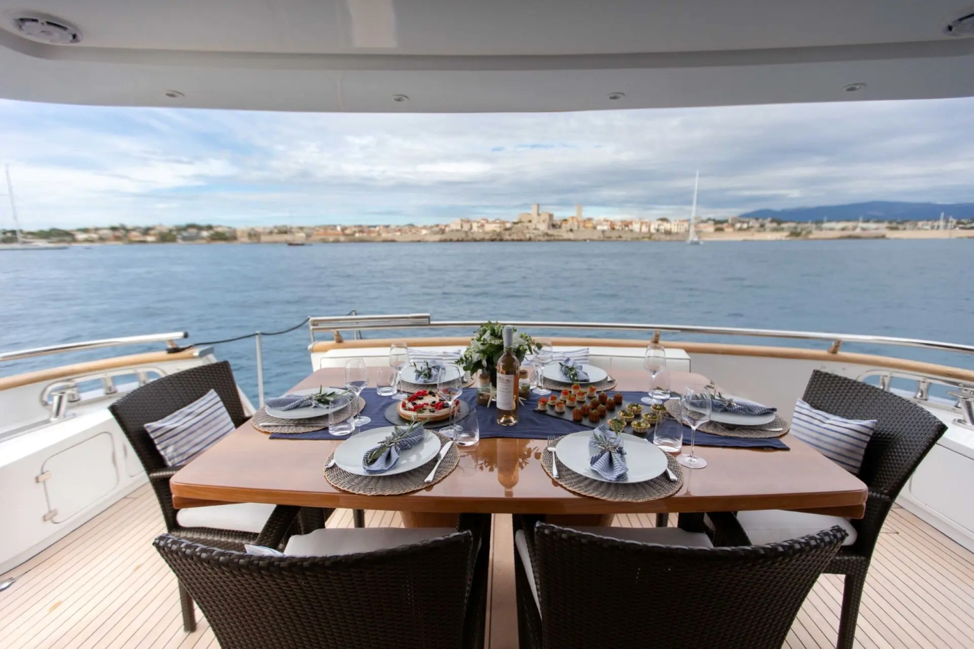 [MOTOR-YACHT-MEME]-7674-4.jpg