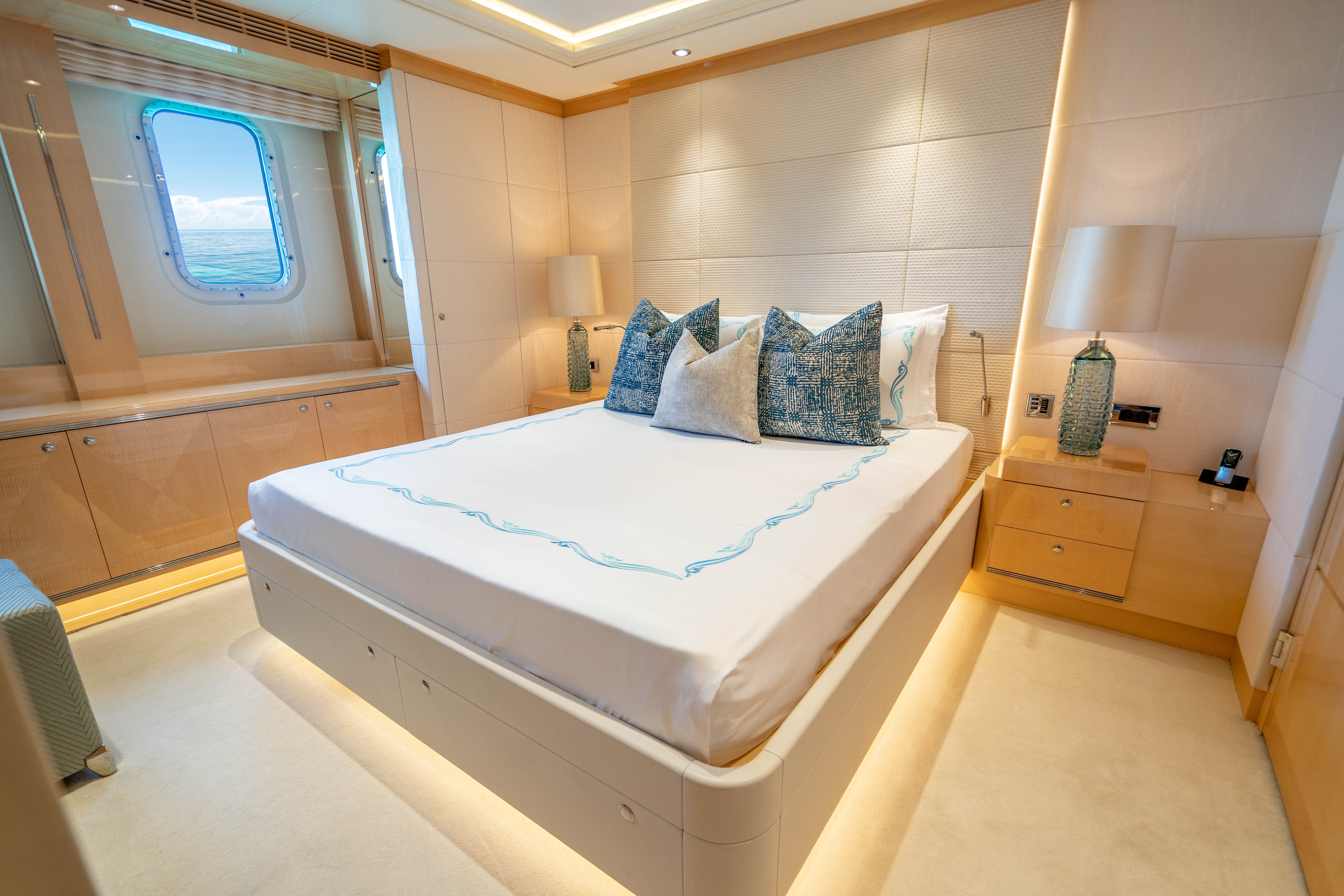 [MOTOR-YACHT-SERENITY]-7210-16.jpg