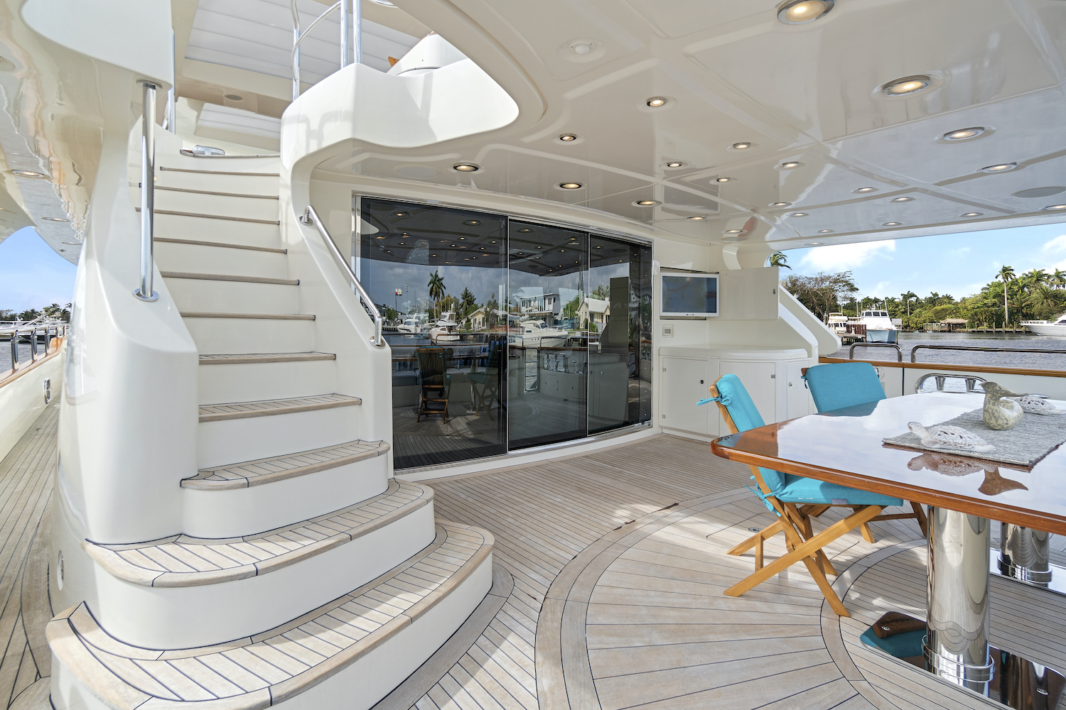 [MOTOR-YACHT-VIVERE]-7843-1.jpg
