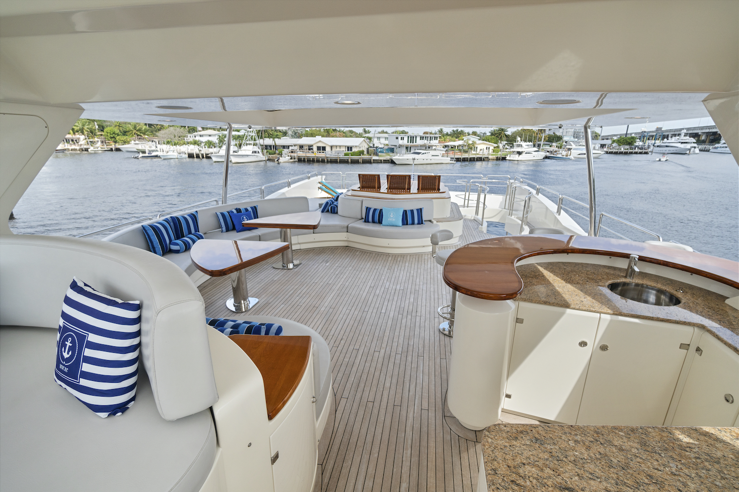[MOTOR-YACHT-VIVERE]-7843-15.jpg