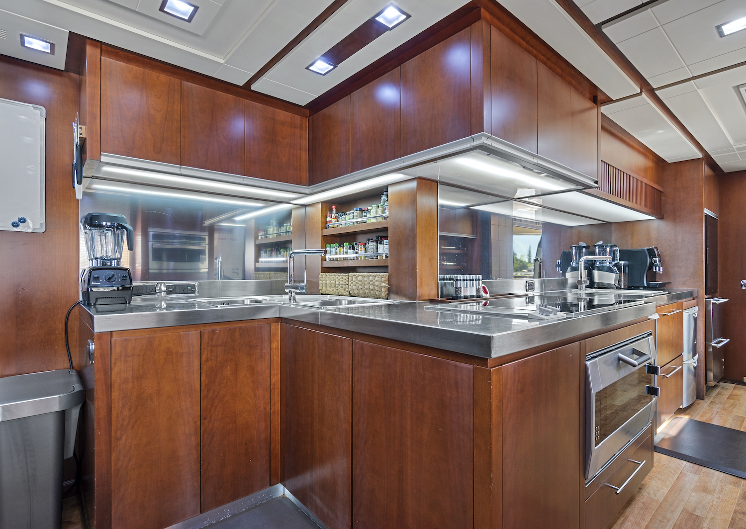 [MOTOR-YACHT-VIVERE]-7843-5.jpg