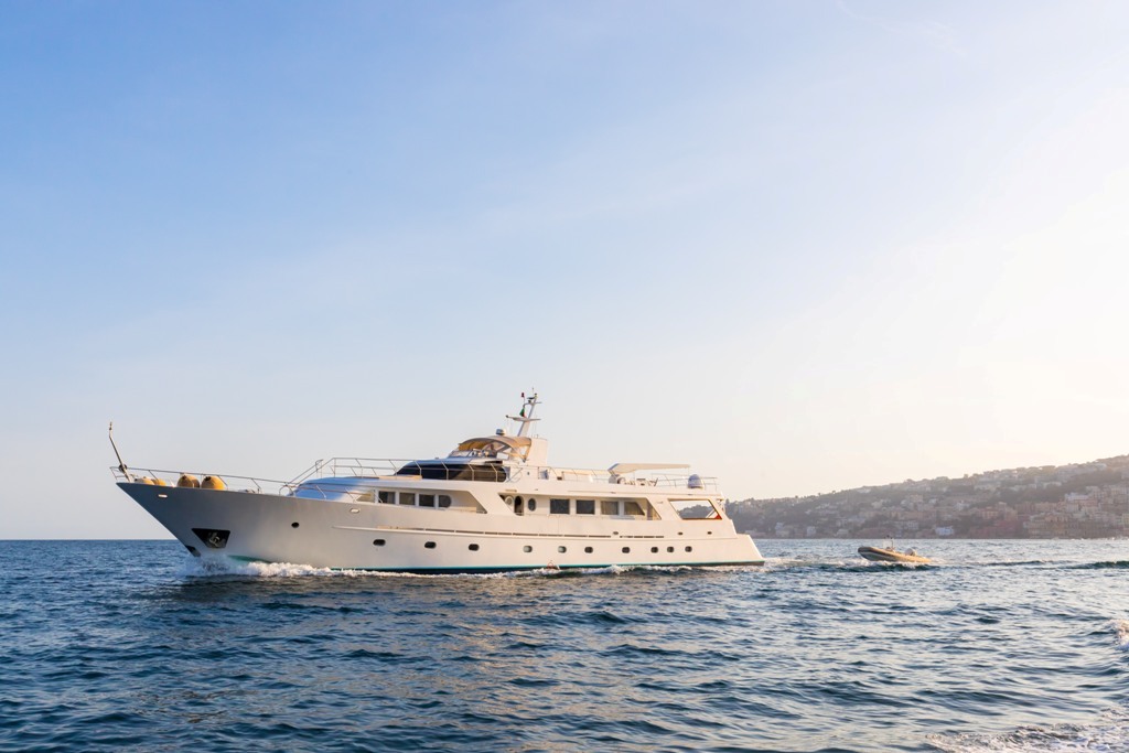 102 Luxury yacht INDIA.jpg