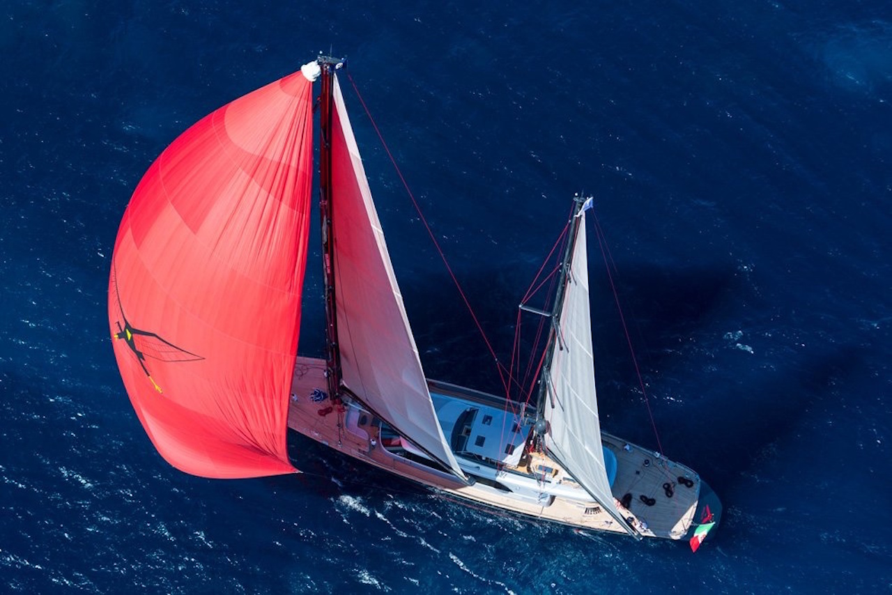 11510-perini-navi-group-deliver-superyacht-seahawk.jpg