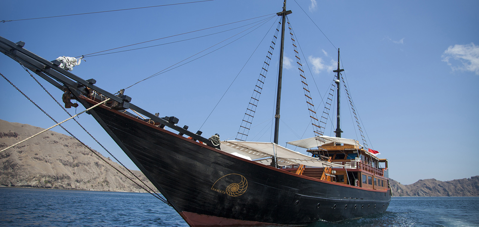 1_phinisi_sailing_komodo_indonesia_samata.jpg