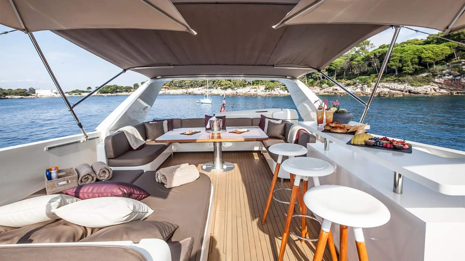 202 Sun deck sit up bar.jpg