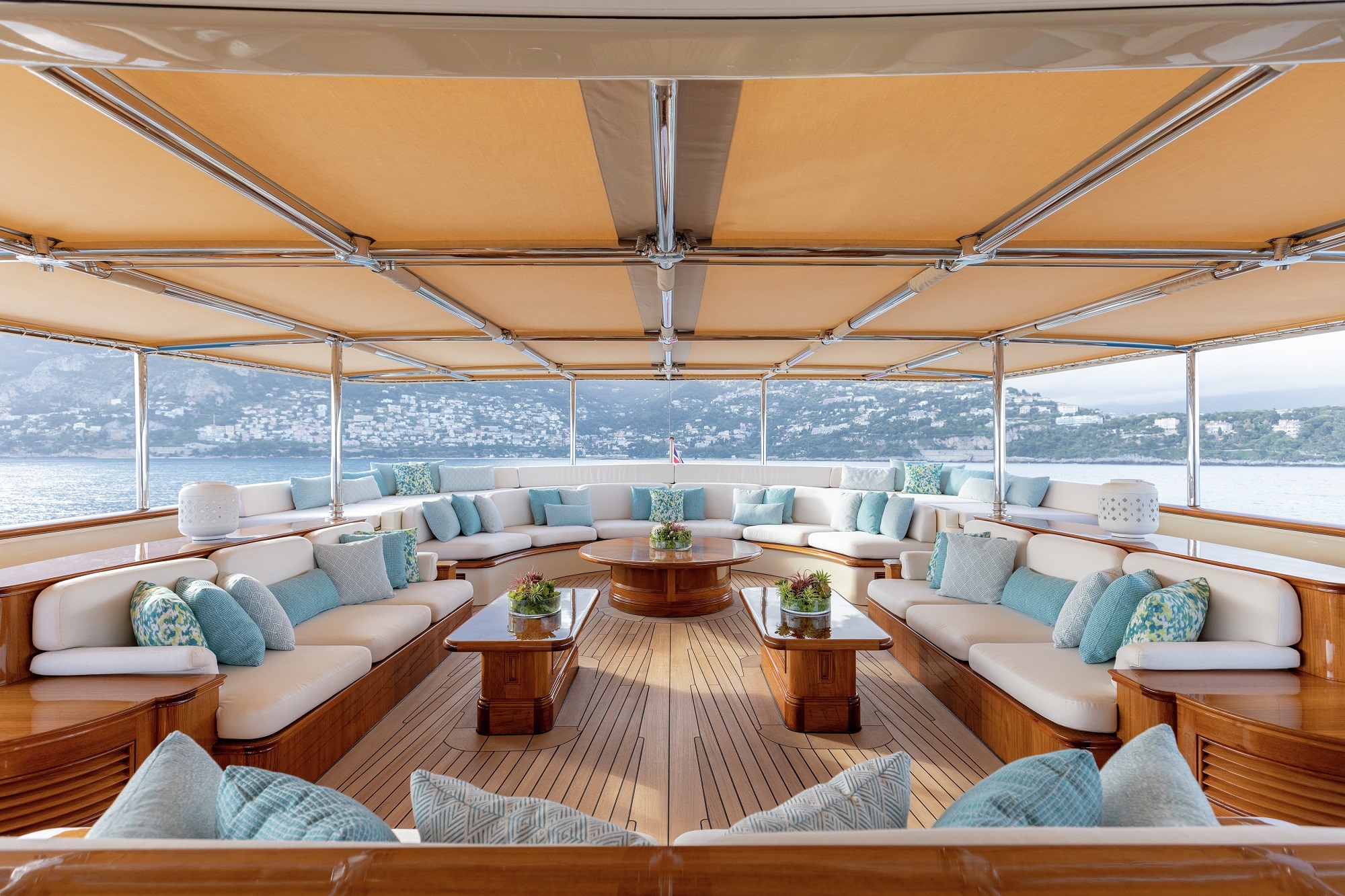 204 Deck lounge.jpg