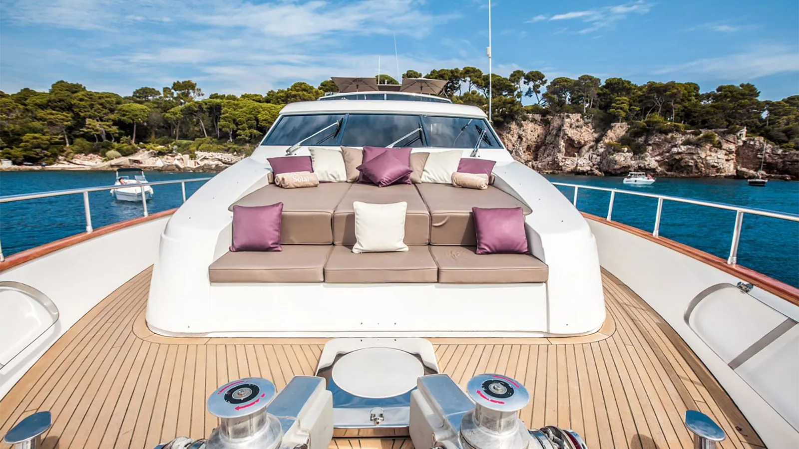 204 Foredeck.jpg