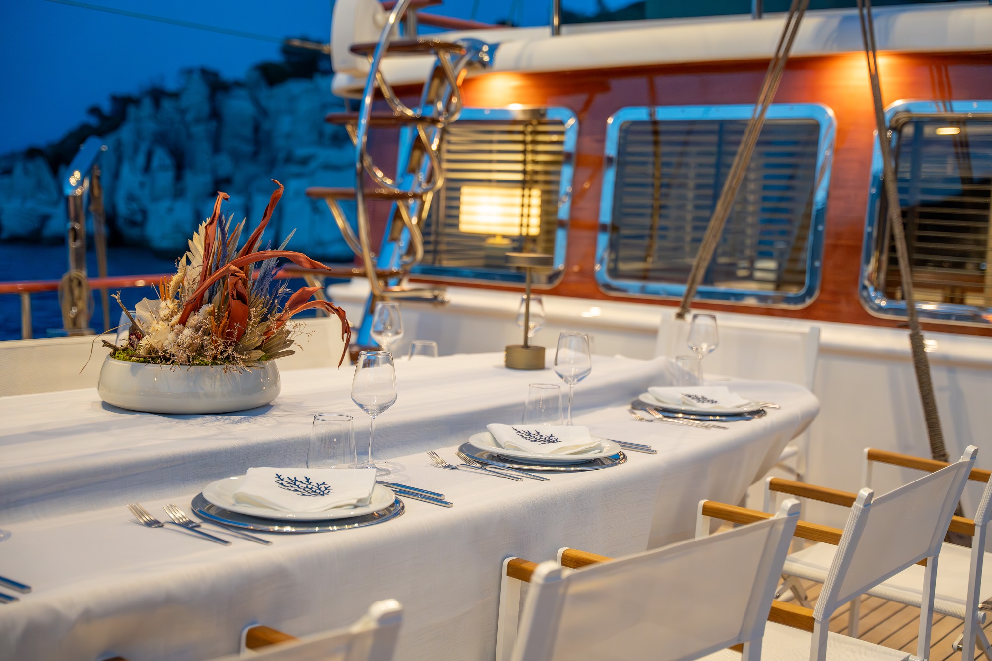 213 Deck dining details.jpg