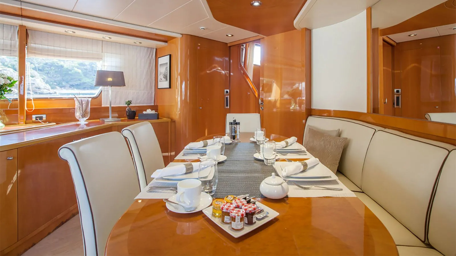 302 Main salon dining area.jpg