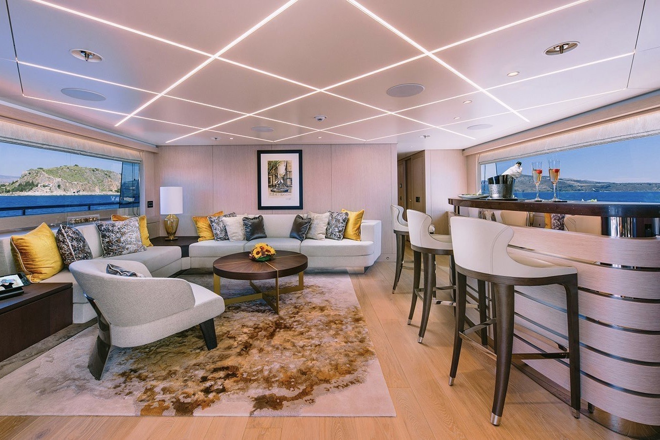 304 Upper deck salon and bar.jpg