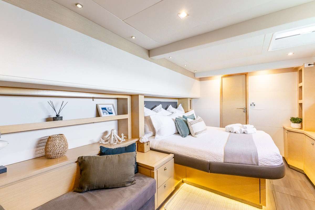 401 Master suite.jpg