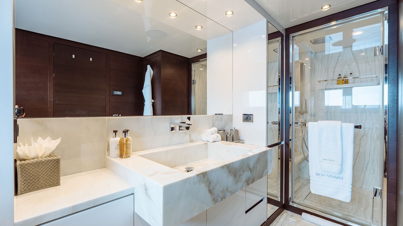 403 Master ensuite.jpg