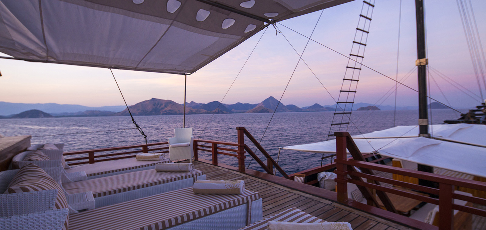 4_phinisi_sailing_komodo_indonesia_samata.jpg