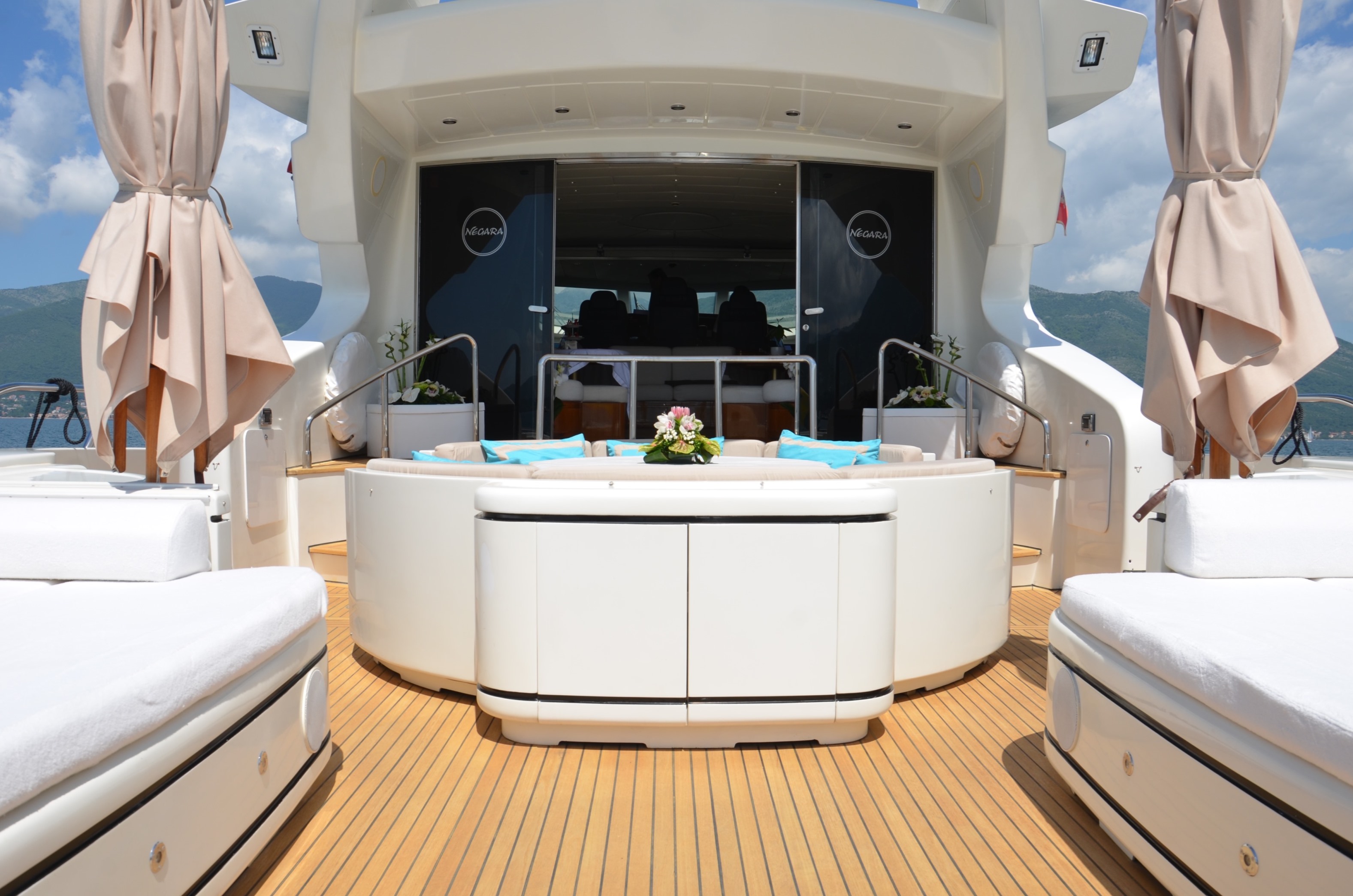 Aft deck view to salon.jpg