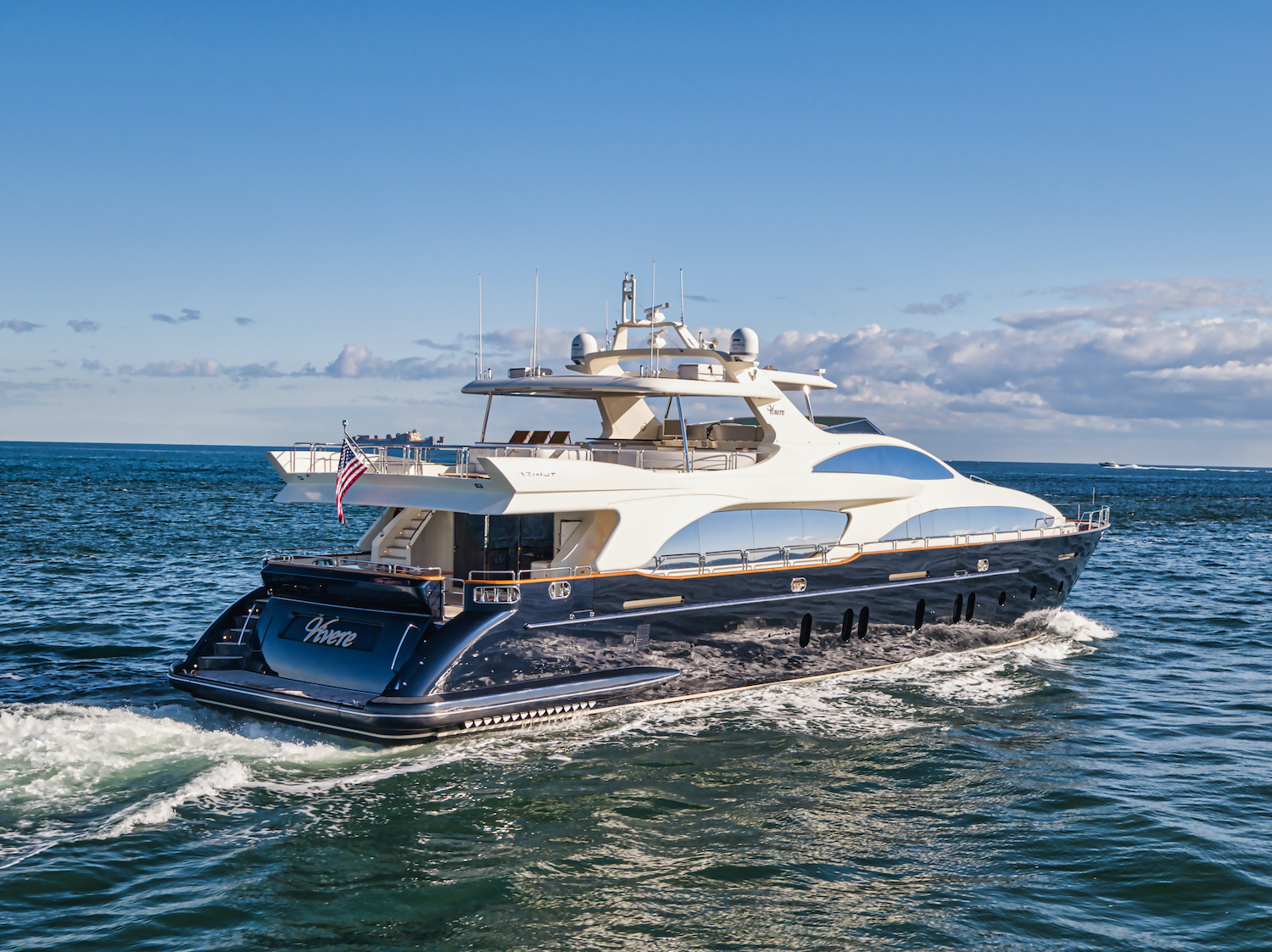 Azimut yacht VIVERE.jpg