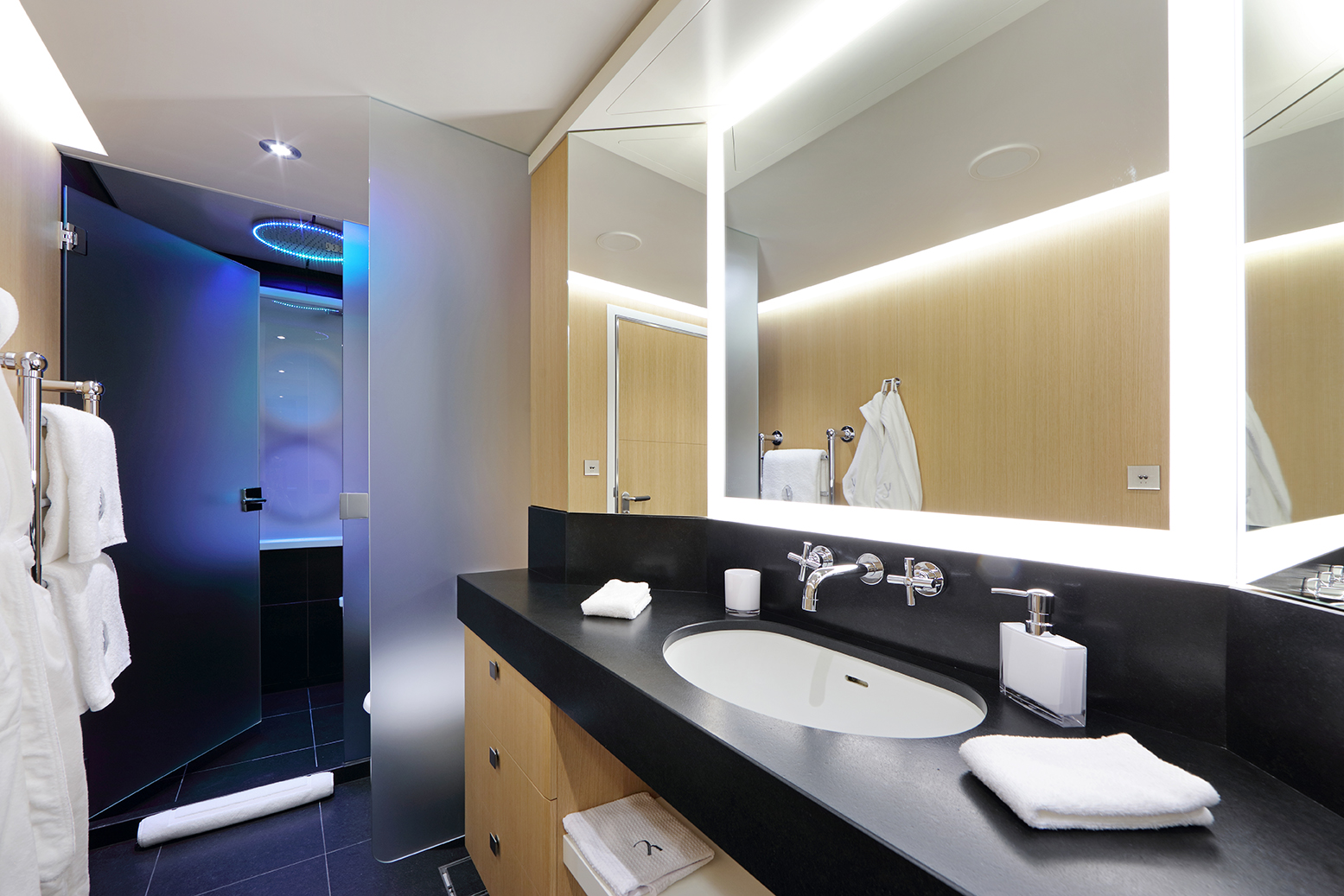 Ensuite bathroom - Photo©Ameller.jpg