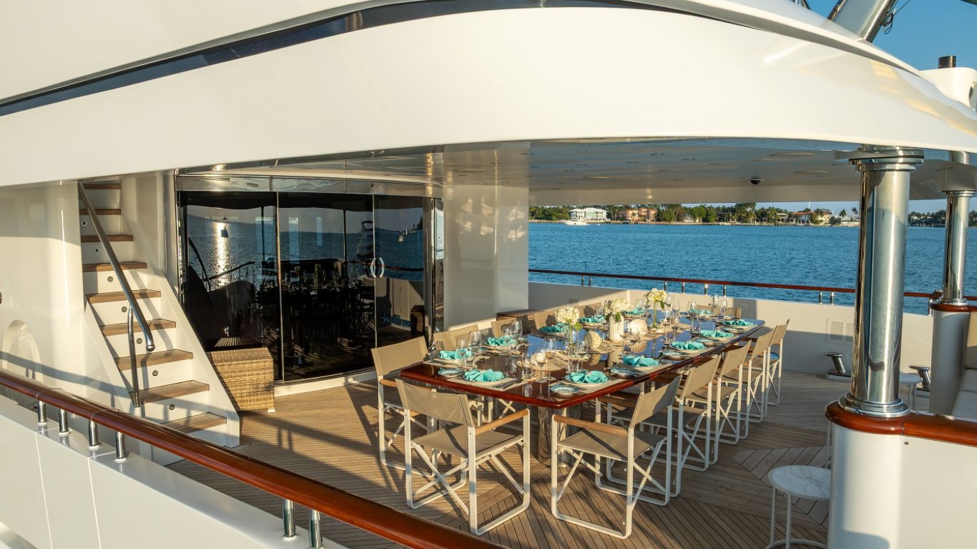 Exterior Dining area with sea views 02.jpg