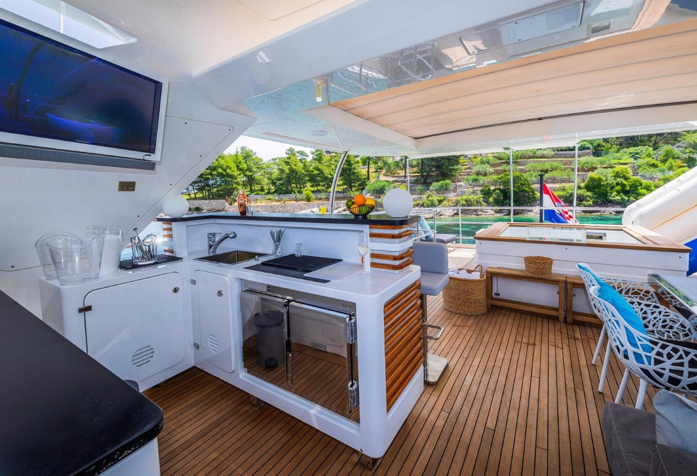 Exterior Relaxation Area With Kitchen.jpg