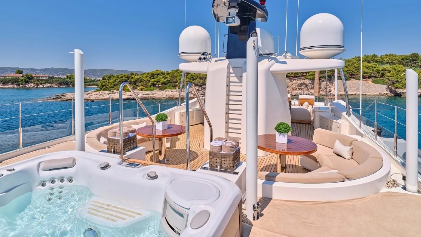 Exterior Sunbathing area 1.jpg