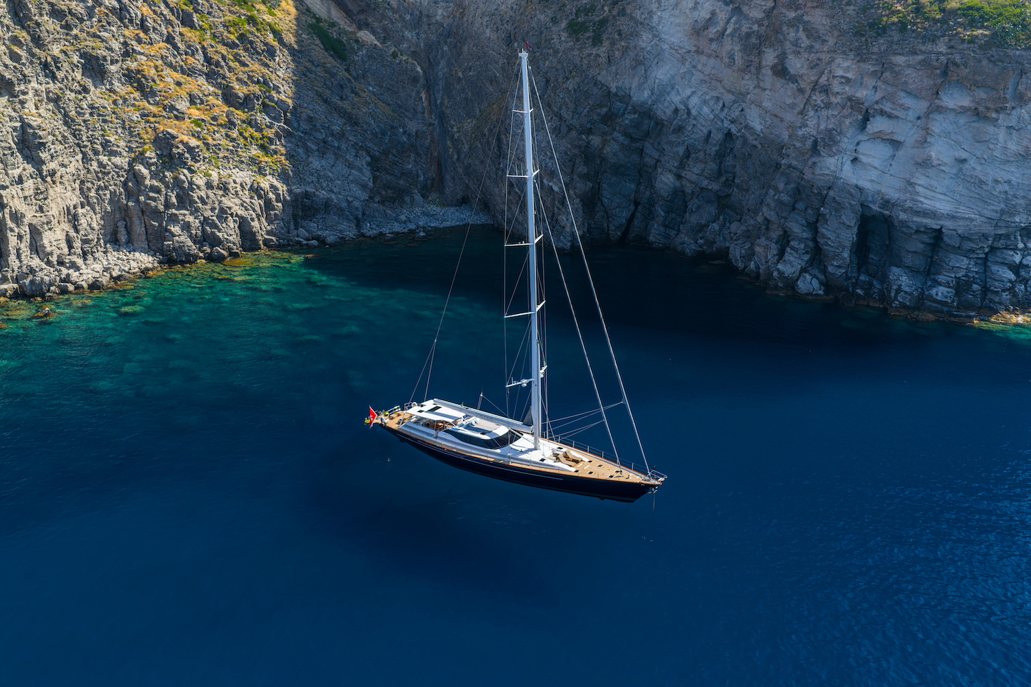 Genevieve © YachtShot H002.jpg