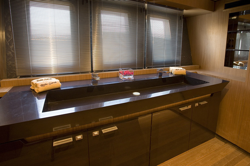 INTERIOR - BENCH.jpg